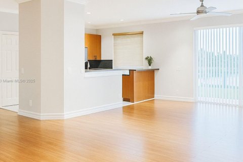 House in Weston, Florida 4 bedrooms, 175.59 sq.m. № 1945600 - photo 5