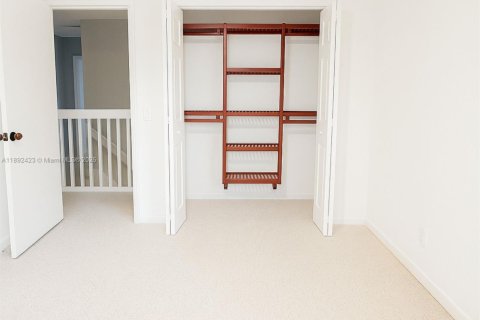 House in Weston, Florida 4 bedrooms, 175.59 sq.m. № 1945600 - photo 11