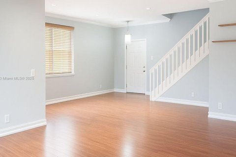 House in Weston, Florida 4 bedrooms, 175.59 sq.m. № 1945600 - photo 4