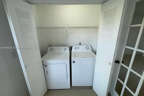 Купить кондоминиум в Маргит, Флорида 1 спальня, 66.15м2, № 2088895 - фото 4