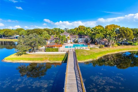 Купить кондоминиум в Мирамар, Флорида 1 спальня, 74.32м2, № 2001741 - фото 28