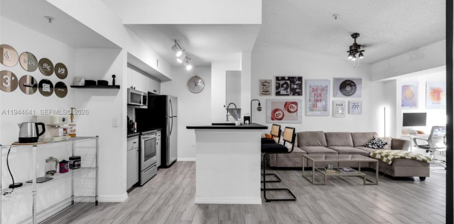 Кондоминиум с 1 спальней в Мирамар, Флорида № 2001741