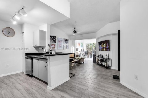 Купить кондоминиум в Мирамар, Флорида 1 спальня, 74.32м2, № 2001741 - фото 2