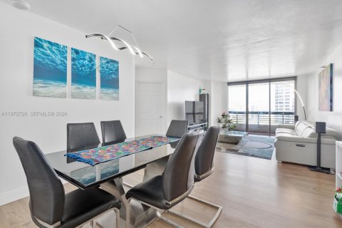 Condominio en venta en Aventura, Florida, 2 dormitorios, 109.72 m2 № 2035948 - foto 10