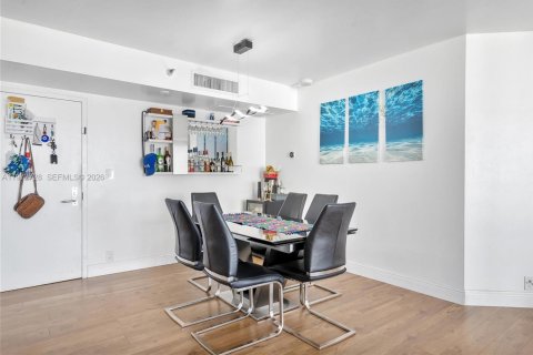 Condominio en venta en Aventura, Florida, 2 dormitorios, 109.72 m2 № 2035948 - foto 13