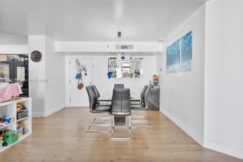 Condominio en venta en Aventura, Florida, 2 dormitorios, 109.72 m2 № 2035948 - foto 14