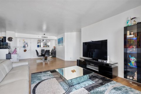 Condominio en venta en Aventura, Florida, 2 dormitorios, 109.72 m2 № 2035948 - foto 18