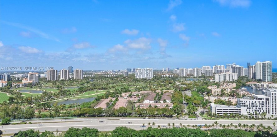 Condominio en Aventura, Florida, 2 dormitorios  № 2035948