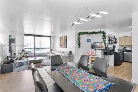 Condominio en venta en Aventura, Florida, 2 dormitorios, 109.72 m2 № 2035948 - foto 11