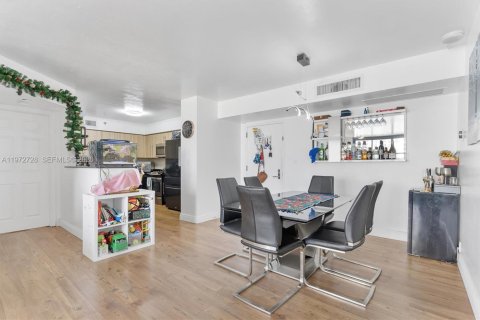 Condominio en venta en Aventura, Florida, 2 dormitorios, 109.72 m2 № 2035948 - foto 12