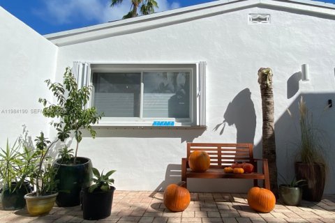 Снять в аренду виллу или дом в Ки-Бискейн, Флорида 4 спальни, 167.04м2, № 2046844 - фото 6