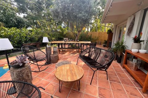 Снять в аренду виллу или дом в Ки-Бискейн, Флорида 4 спальни, 167.04м2, № 2046844 - фото 13