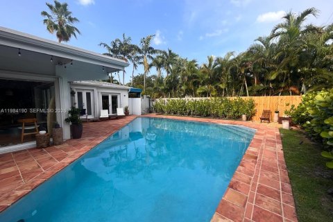 Снять в аренду виллу или дом в Ки-Бискейн, Флорида 4 спальни, 167.04м2, № 2046844 - фото 7
