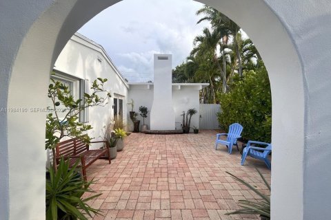 Снять в аренду виллу или дом в Ки-Бискейн, Флорида 4 спальни, 167.04м2, № 2046844 - фото 3