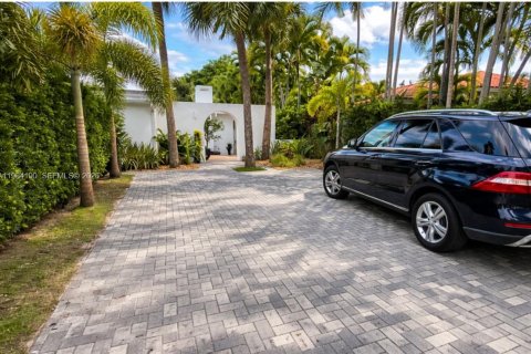 Дом в Ки-Бискейн, Флорида 4 спальни, 167.04м2 № 2046844