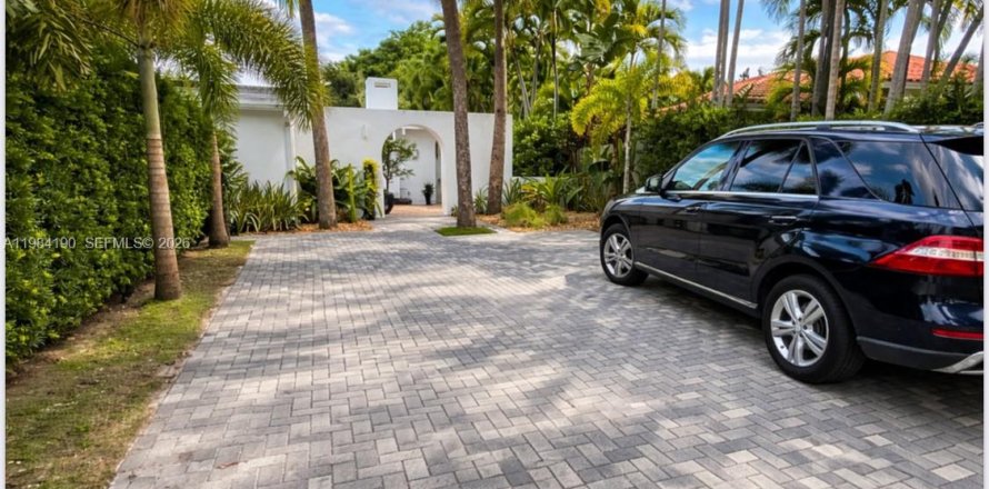 Дом в Ки-Бискейн, Флорида 4 спальни, 167.04м2 № 2046844