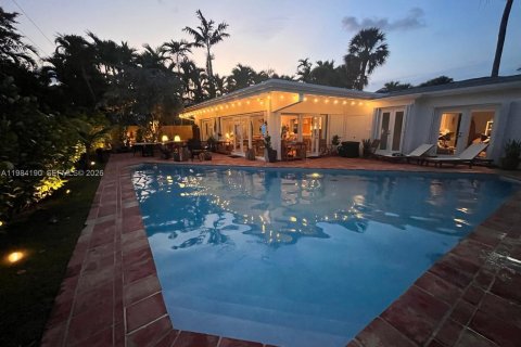 Снять в аренду виллу или дом в Ки-Бискейн, Флорида 4 спальни, 167.04м2, № 2046844 - фото 8