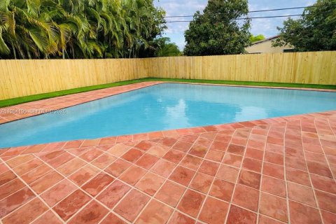 Снять в аренду виллу или дом в Ки-Бискейн, Флорида 4 спальни, 167.04м2, № 2046844 - фото 15