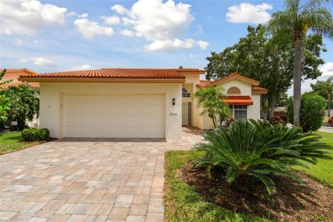 House in Bradenton, Florida 2 bedrooms, 138.7 sq.m. № 1530246 - photo 1