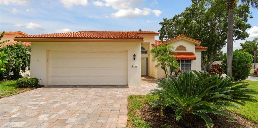 House in Bradenton, Florida 2 bedrooms, 138.7 sq.m. № 1530246