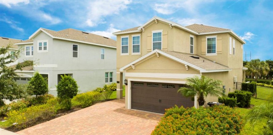 House in Kissimmee, Florida 4 bedrooms, 219.53 sq.m. № 2098069