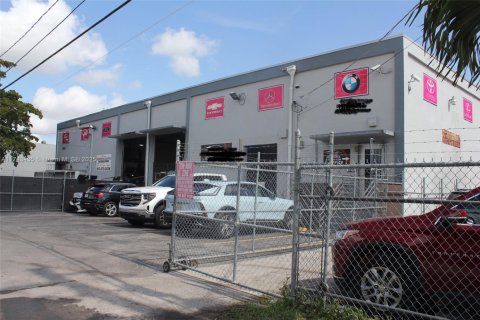 Immobilier commercial à Doral, Floride № 2078865