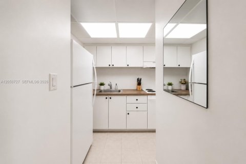 Condominio en alquiler en Miami Beach, Florida, 51.28 m2 № 2179618 - foto 3