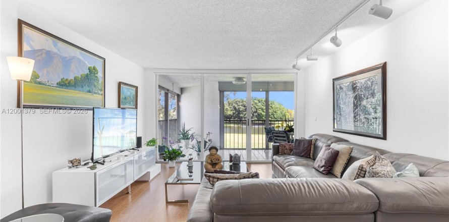 Condo in Weston, Florida, 2 bedrooms  № 2065984