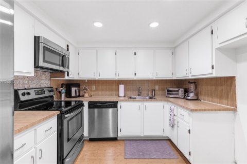 Condo in Weston, Florida, 2 bedrooms  № 2065984 - photo 15