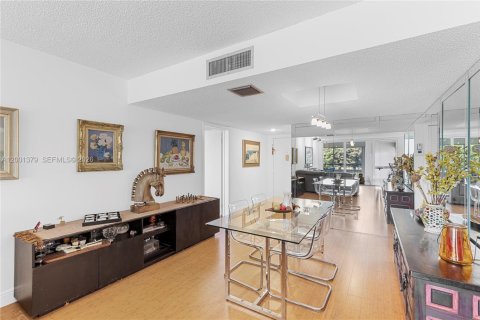 Condo in Weston, Florida, 2 bedrooms  № 2065984 - photo 16