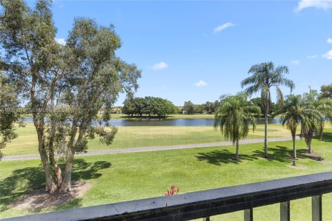 Condo in Weston, Florida, 2 bedrooms  № 2065984 - photo 27