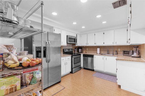 Condo in Weston, Florida, 2 bedrooms  № 2065984 - photo 12