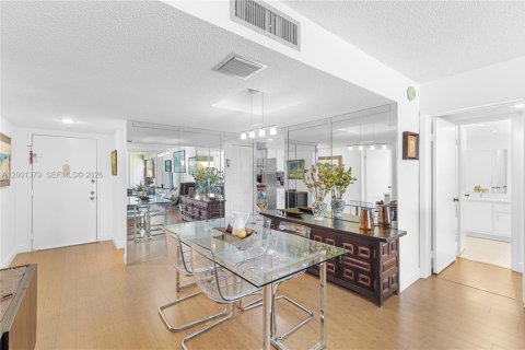 Condo in Weston, Florida, 2 bedrooms  № 2065984 - photo 11