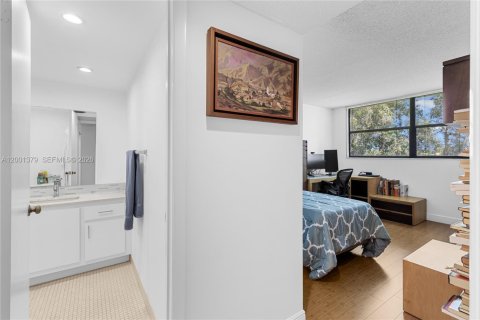 Condo in Weston, Florida, 2 bedrooms  № 2065984 - photo 17