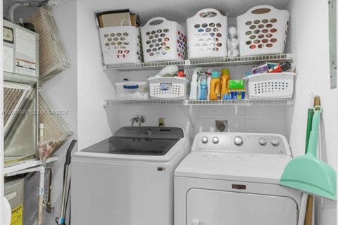 Condo in Weston, Florida, 2 bedrooms  № 2065984 - photo 13