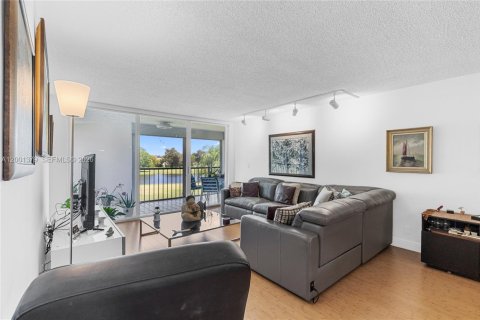 Condo in Weston, Florida, 2 bedrooms  № 2065984 - photo 26