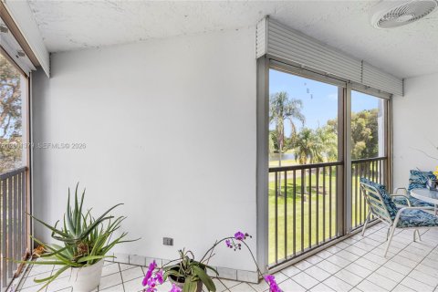 Condo in Weston, Florida, 2 bedrooms  № 2065984 - photo 28