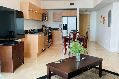 Condominio en alquiler en Miami, Florida, 1 dormitorio, 65.4 m2 № 1895737 - foto 4