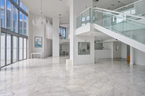 Condominio en alquiler en Miami, Florida, 1 dormitorio, 65.4 m2 № 1895737 - foto 27