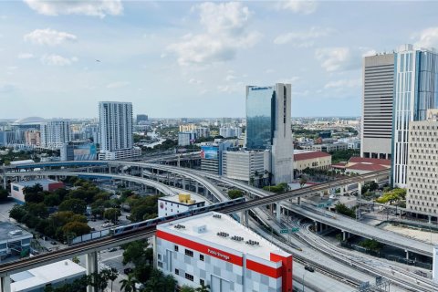 Condominio en alquiler en Miami, Florida, 1 dormitorio, 65.4 m2 № 1895737 - foto 14