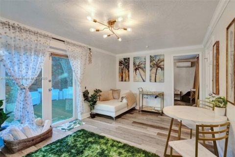 Villa ou maison à vendre à Wilton Manors, Floride: 2 chambres, 64.66 m2 № 1921892 - photo 15