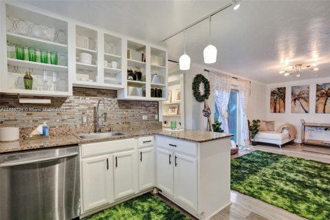 Villa ou maison à vendre à Wilton Manors, Floride: 2 chambres, 64.66 m2 № 1921892 - photo 6