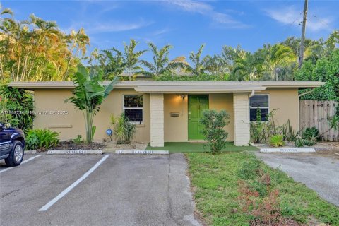 House in Wilton Manors, Florida 2 bedrooms, 64.66 sq.m. № 1921892