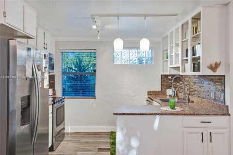 Villa ou maison à vendre à Wilton Manors, Floride: 2 chambres, 64.66 m2 № 1921892 - photo 10