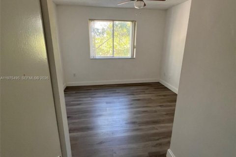 Copropriété à louer à Hollywood, Floride: 2 chambres, 80.55 m2 № 2041036 - photo 10