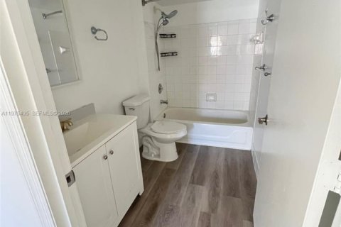 Copropriété à louer à Hollywood, Floride: 2 chambres, 80.55 m2 № 2041036 - photo 6