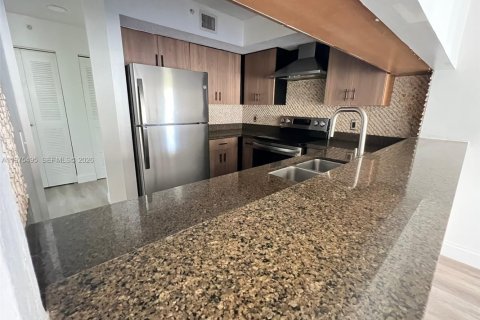 Copropriété à louer à Hollywood, Floride: 2 chambres, 80.55 m2 № 2041036 - photo 2