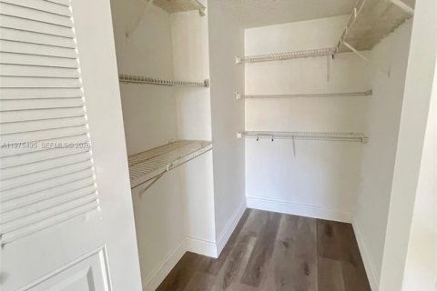 Copropriété à louer à Hollywood, Floride: 2 chambres, 80.55 m2 № 2041036 - photo 9