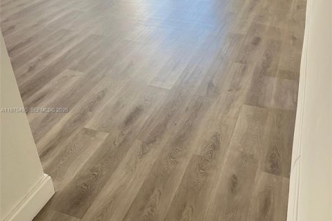 Copropriété à louer à Hollywood, Floride: 2 chambres, 80.55 m2 № 2041036 - photo 3