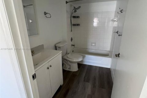 Copropriété à louer à Hollywood, Floride: 2 chambres, 80.55 m2 № 2041036 - photo 7